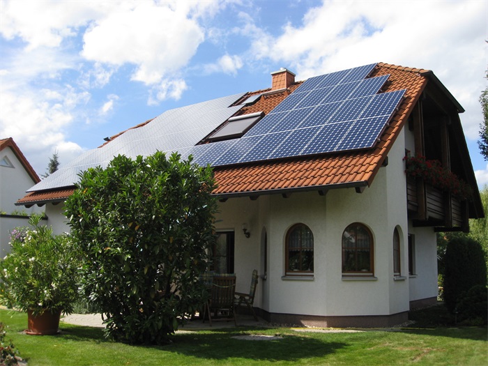 10KW多晶家用屋顶分布式并网太阳能光伏发电系统